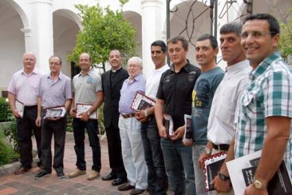 Presentació. Més de cent persones, entre elles, la Junta de Caixers, assistiren a la festa que "Es Diari" celebra cada any al Seminari, una cita que ja forma part de l’agenda de Sant Joan - Cris