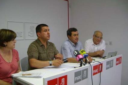 Sede. Gari Petrus, Pere Moll, Francesc Ametller y Guillem Garcia Gasulla durante la comparecencia - P.PSOE