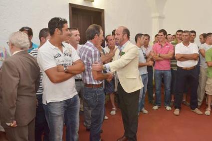 Reunió. Va tenir lloc ahir, a les 13 hores, al palau de la família De Olivar Despujol, amb tots els cavallers - Paco Sturla