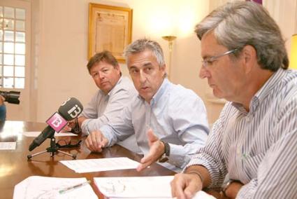 Presentación. Fernando Villalonga, Antoni Juaneda y Jesús Fernández, ayer en la rueda de prensa - Javier