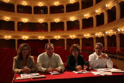 Teatre Principal. Virginia Victori, José Díaz, Aurora Herráiz y Josep Bagur presentaron el nuevo Foro - Javier