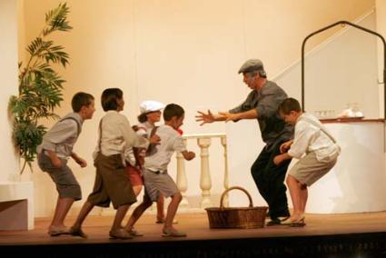 Representació. L’estètica clàssica d’enguany recrea la Ciutadella antiga que tan bé va descriure Joan Benejam. Actors i actrius aconsegueixen emocionar el públic, que tot i conèixer l’obra, gaudeix cada any com si fos la primera vegada - Cris