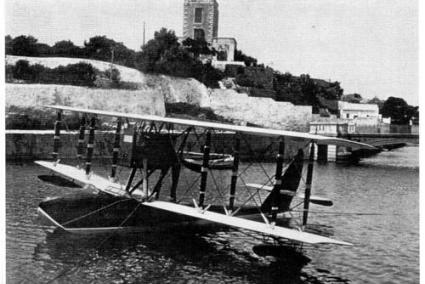 Ciutadella. Primer hidroavió al port ciutadellenc