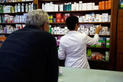 Los impagos por parte del Govern han acabado con la paciencia de los farmacéuticos - Archivo