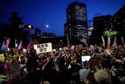 Concentración. Ha sido la mayor manifestación tras anunciarse el encendido de la maquinaria - Reuters