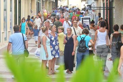 Turistas. El incremento del IVA repercutirá en los consumidores y se traducirá, según el sector, en una caída en el número de visitantes - Paco Sturla