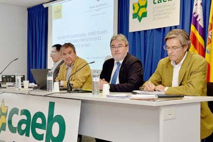 Encuentro. El presidente de APB, José María Urrutia, se reunió ayer por la tarde con el sector empresarial - Paco Sturla