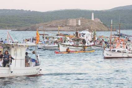 Processó marítima. La protectora dels pescadors i mariners va guiar les embarcacions. - Paco Sturla