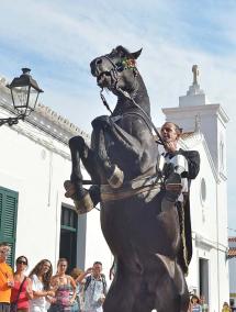 Fornells. El cavall amb el seu cavaller protagonitzen la festa que atreu l’entusiasme d’una gernació - Paco Sturla