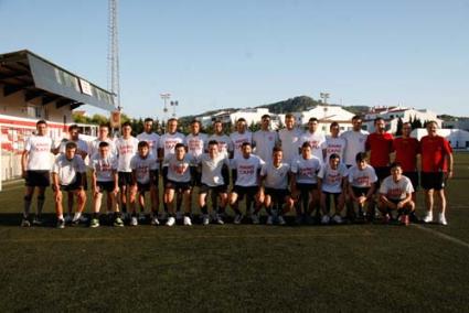 La nueva plantilla. El plantel mercadalense echó a rodar ayer tarde con vistas al inicio de la próxima Liga - Cris