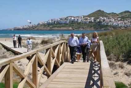 Tirant. El puente de madera de 25 metros para permitir el cruce del torrente forma parte de la tercera fase de mejoras del Camí de Cavalls - Gemma Andreu