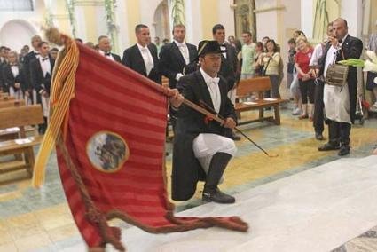 Festes. La passejada dels gegants i les colles de grallers, la celebració de les solemnes completes i l’exhibició del jaleo van atreure l’atenció de centenars de persones amb ganes de fer festa. - Gemma Andreu