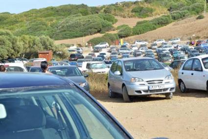 Cavalleria. A los ecologistas no les parece bien que el aparcamiento haya ganado plazas - Paco Sturla