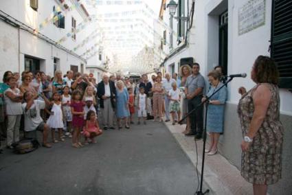 Acte emotiu. Nombrosos descendents i veïns del poble van assistir al descobriment de la placa - Cris