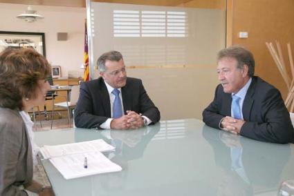 Mesquida, Tadeo y Herráiz, durante el encuentro celebrado en la sede del Consell en Maó - Javier