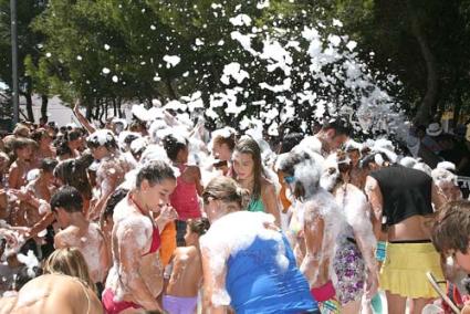 Festa. Els més petits de la casa van gaudir ahir d’una jornada matinal carregada de jocs, tallers i activitats refrescants - Javier