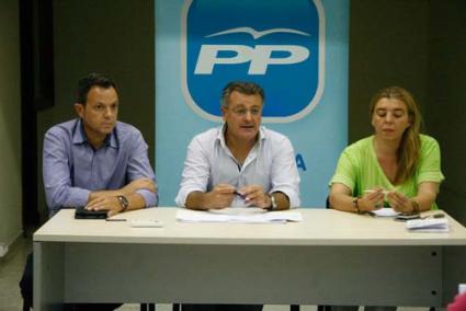 Reunión. Tuvo lugar en la sede del Partido Popular de Es Mercadal - Cris