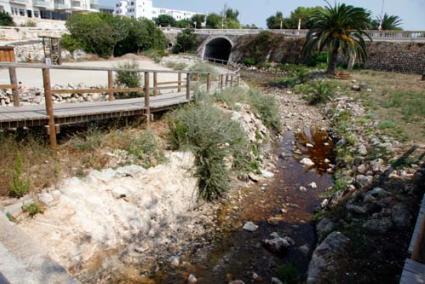 Cala. Es la playa más cercana al casco urbano de Ciutadella - cris