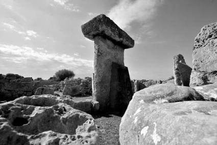 Taulas. Los bienes talayóticos optan a ser Patrimonio de la Humanidad - Archivo