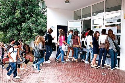 Inicio de curso. Para los estudiantes menorquines se han terminado las vacaciones y empiezan las clases - Archivo