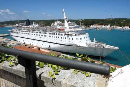 Turismo. La visita incluye un recorrido por el puerto de Maó y la Isla - Archivo