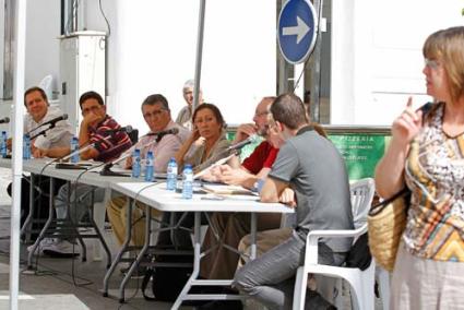 Mesa. Ortego (moderador), Vaquero, Mir, Botella, Roman, Cajuso, Garcia y Carbonell, en Ses Moreres - Gemma Andreu