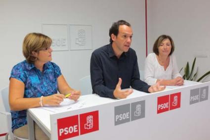 PSOE. Gari Petrus, Marc Pons y Àngela Caules lamentaron la gestión del Govern balear - P. PSOE