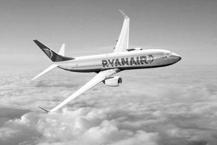 compañías. La compañía "low cost" Ryanair será la única que operará durante el invierno con la capital española, a la espera de la OSP con Madrid - Archivo