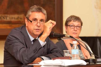 Ponència. Josep Maria Carbonell amb Isabel Serra, coordinadora de les Jornades de Teologia 2012-13 - Paco Sturla