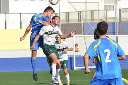 Esfuerzo y juego. El Penya superó al Montuïri en la mayoría de facetas del juego, pero le faltó concretar - Archivo