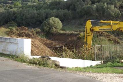 Máquinas. El Govern está procediendo estos días a la limpieza de los torrentes de Es Mercadal - alfonso garcía