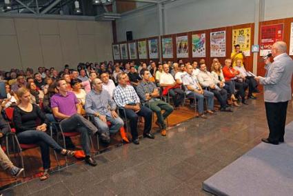 Bienvenida. El Recinto Ferial de Maó acogió anoche la recepción de participantes e invitados andaluces - Gemma Andreu