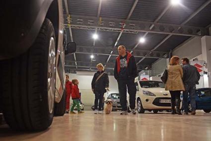 Alcalde. José María de Sintas inauguró la recuperada Feria del Automóvil de segunda mano ayer por la tarde. - Paco Sturla