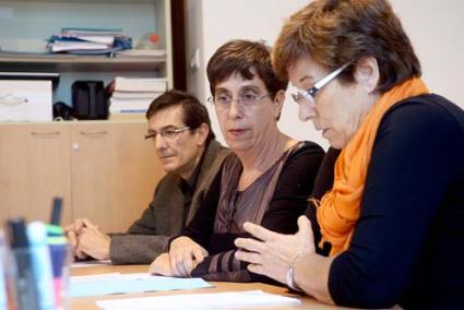 PSOE. Jaume Florit, Joana Barceló y Maria Cabrisas, ayer por la tarde en la sede socialista - Paco Sturla