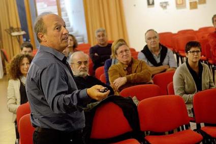 Presentación. Berto Coll explicó a los voluntarios las tareas a realizar durante este año - Paco Sturla