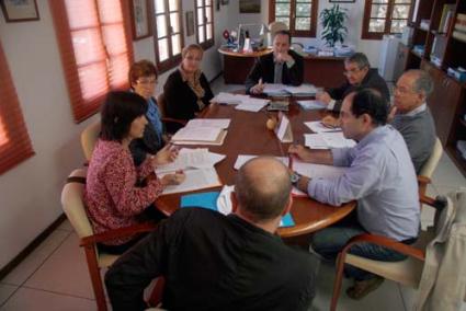 Junta de portavoces. Los representantes políticos, ayer, en la Sala de Juntas del Ayuntamiento - Cris