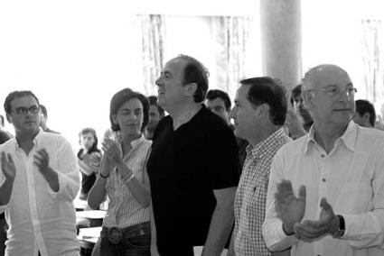 Rodríguez. El exsecretario general del PP, junto a Lafuente y Huguet en una escuela de verano de NNGG - Archivo