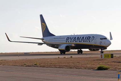 Avión. J.M.G. asegura que nunca más volverá a volar con esta compañía irlandesa de bajo coste - Archivo