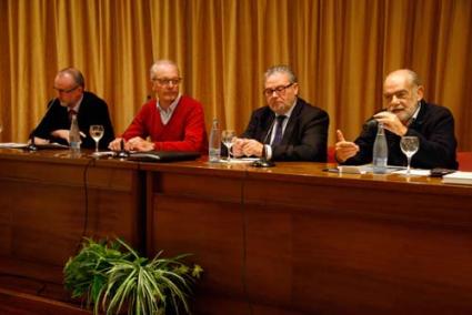 Debate. Vicente Cajuso (ASCOME), Gabriel Pons (AVIBA), Joan Melis (ASHOME) y Antoni Tarabini (GADESO), ayer en el Cercle - Cris