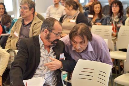 Saludo. Carreras cedió el testigo a quien venía siendo el secretario de organización en la Isla - Paco Sturla