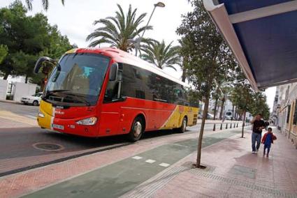 Autocar. La nueva programación del transporte público de autobuses empezó a aplicarse hace un año con numerosas quejas de usuarios - Gemma Andreu