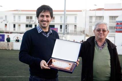 Homenajeado. El exjugador recibió el aplauso de su público el domingo en Sant Bartomeu - Cris Llufriu