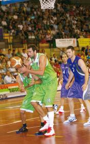 Jan. Cumple su segunda temporada en el Lobe Huesca - Archivo