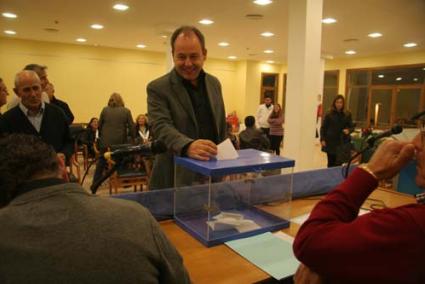 Renovación. La votación en Ciutadella, que tuvo lugar en el Casino Nou - Cris