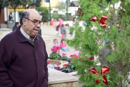 Arbre. L’èxit de la iniciativa fou tal que els sobres amb regals s’acabaren amb gran rapidesa - Paco Sturla