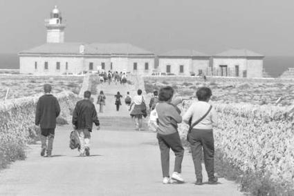 Camí de Cavalls. La entidad de debate juvenil propone aprovechar los inmuebles ya existentes - Archivo