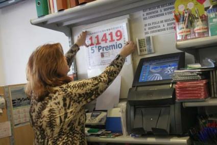 Establecimiento. Vendió un décimo del número 11.419, cantado ayer a las 10.20 horas - Cris