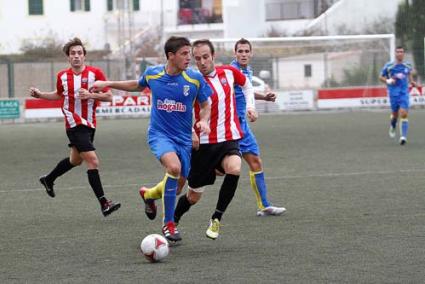 Año nuevo. Mercadal y Penya Ciutadella abren el año con la necesidad desigual de ganar - Archivo