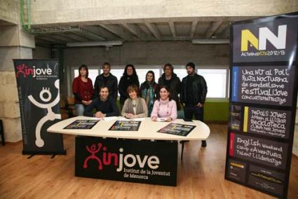 Injove. Un equipo de monitores y profesionales diseñan y atienden el programa para los jóvenes - Javier