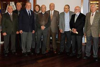 Homenaje. El Club Marítimo de Mahón entregó una insignia de plata a doce socios en reconocimiento a los 50 años en la entidad - Gemma Andreu